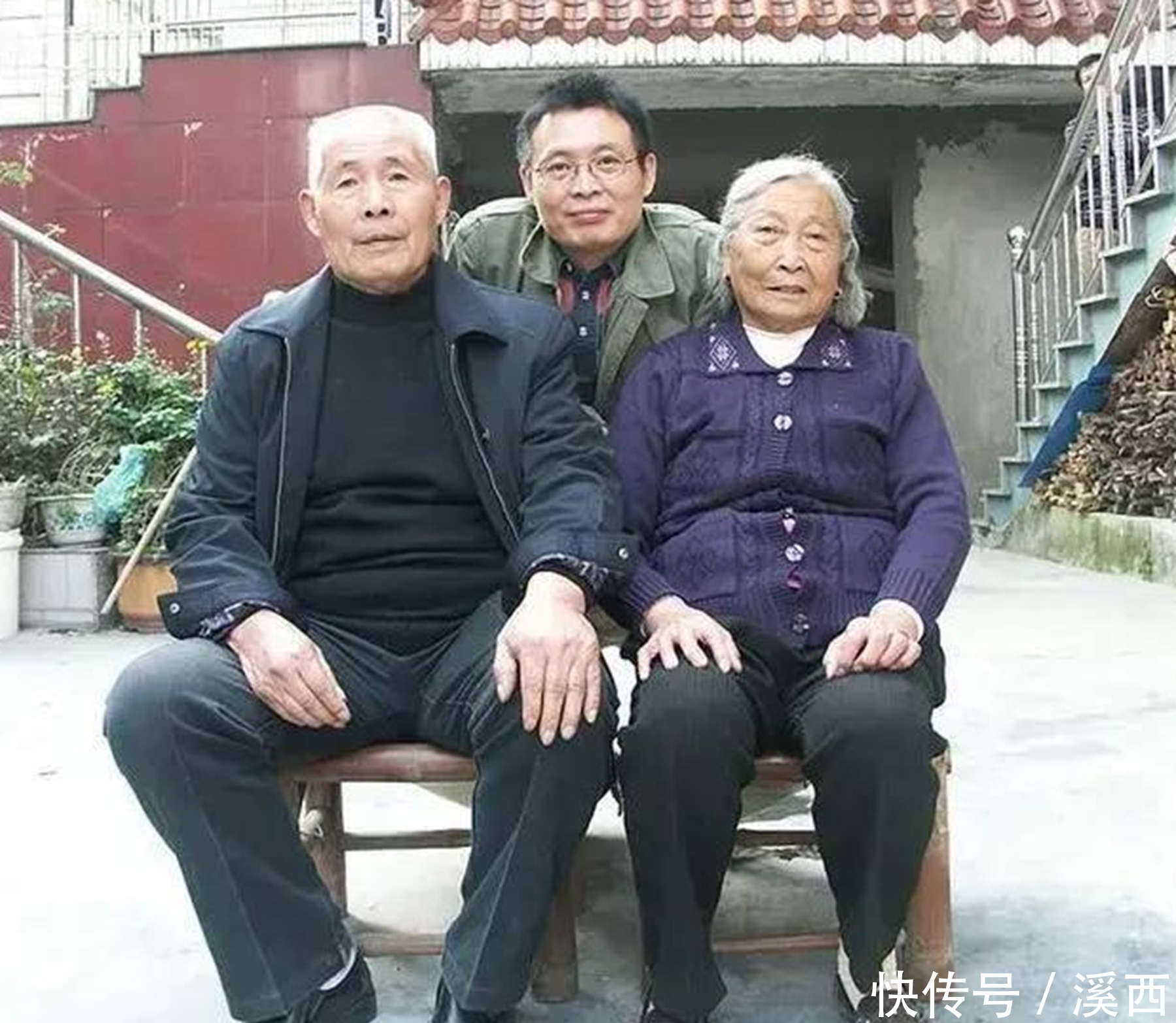 痴呆|因两个耳光与父亲决裂,20年后再见父亲已痴呆,如今儿子也叛逆
