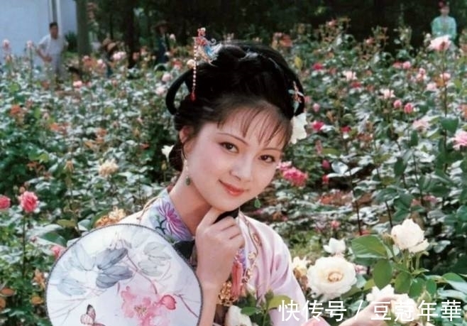 含丹$同样是“宝玉看呆宝钗”,老版宝黛钗太可爱,新版像大型宫斗现场