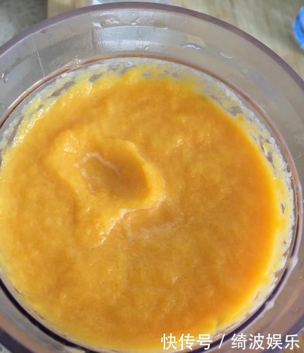 半个南瓜，1个鸡蛋，不用一滴水，比油条做法简单，比蛋糕还好吃