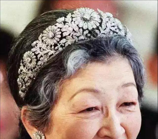 合葬|因网球赛与皇太子结缘,嫁入皇室后患上失语症,直言不跟丈夫合葬