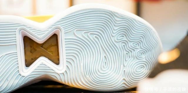 球鞋开箱PG5首发黑白配色,没有拉链颜值高了吗