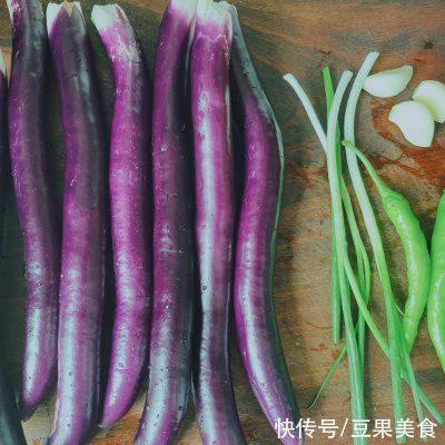 小葱|#不容错过的鲜美滋味#手撕茄子