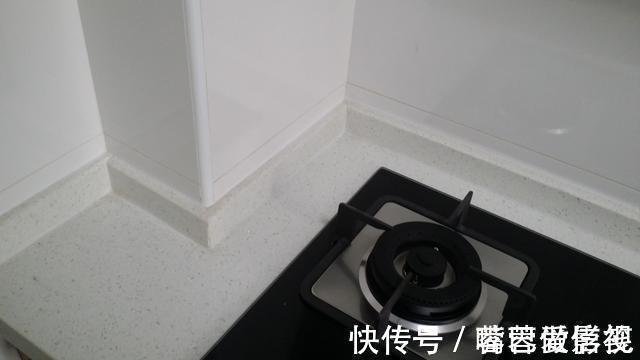 厨房|装修时顺手在厨房里做了6件小事,入住一年后厨房还跟新的一样