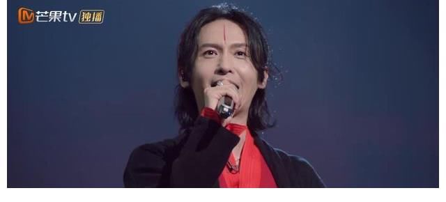 飛云之下|《披荊斬棘》二公表演，林志炫跌落舞臺，落淚道歉，引起全網(wǎng)共鳴