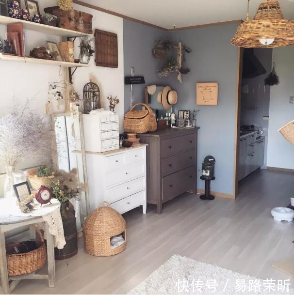 柜体|89㎡ 黑白灰的现代感加上原木的温暖,不知道这样的设计你喜欢吗?