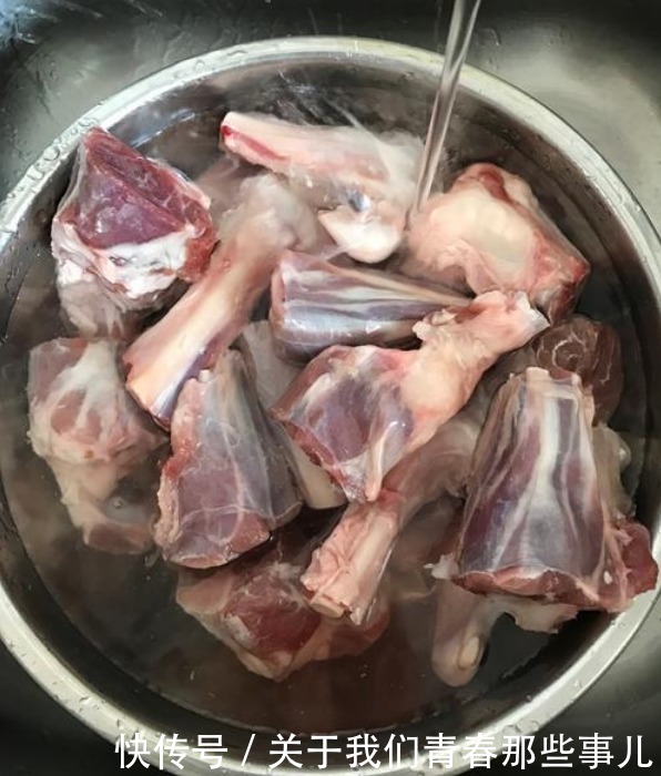 炖羊汤,羊肉直接炖是大错,牢记关键3步,羊肉软烂,汤浓白鲜美