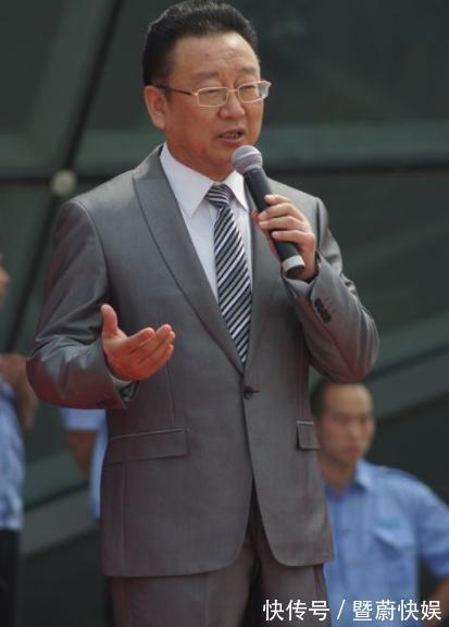 冰球@同为英达的儿子,一个年薪98万为国争光,一个31岁成“反面教材”