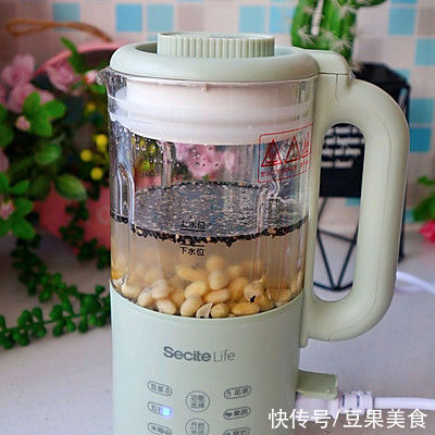 黄豆|从小吃乌发黑芝麻豆浆长大的我，谁敢说我这做法不正宗