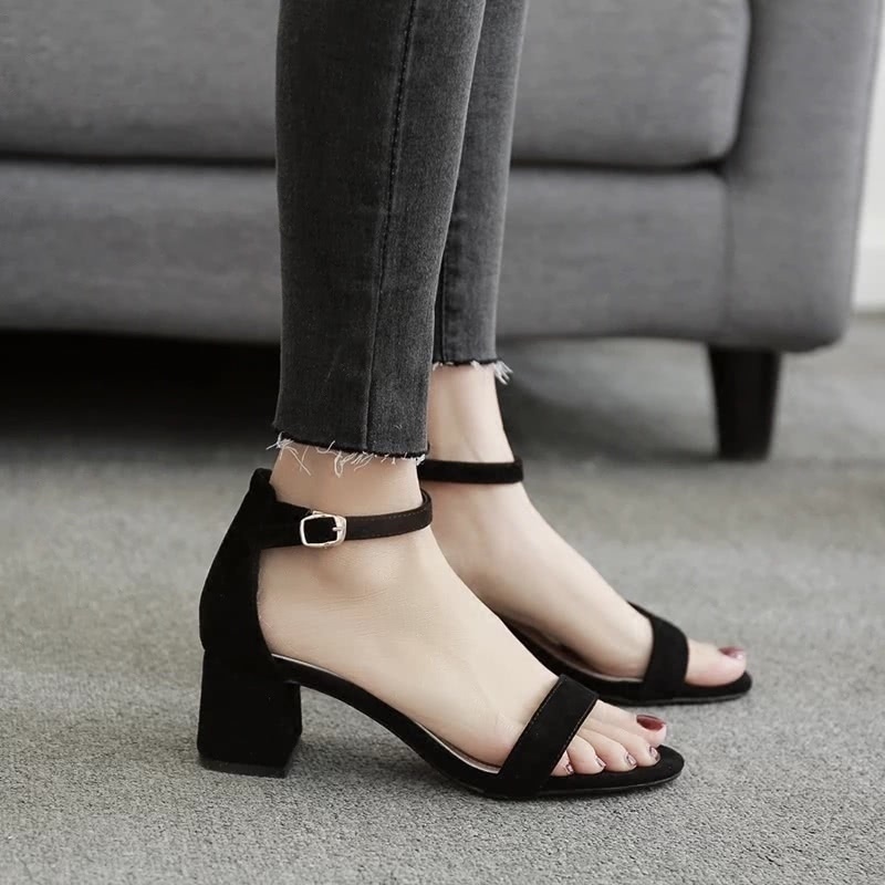 有一款“一线天”的高跟鞋要火了,穿上仙气十足,显高10cm!