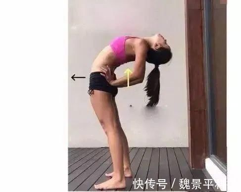 双手|刚刚才知道，这才是靠墙练习后弯的正确方式