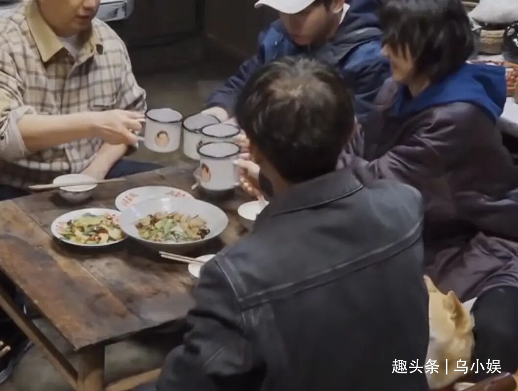 翻車|47歲何炅顏值翻車?頭部禿頂狀態(tài)差,不老男神真的老了嗎?