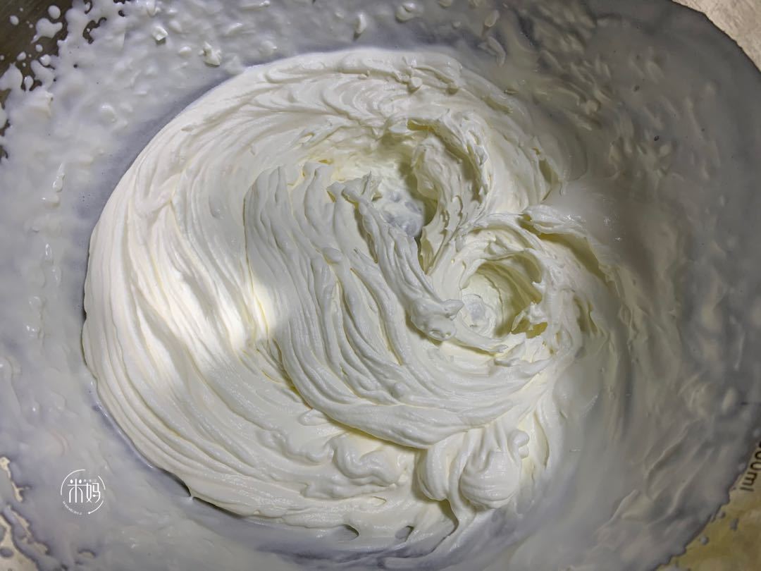 不用烤箱,就能做慕斯蛋糕,口感细腻丝滑入口即化,吃一口真满足