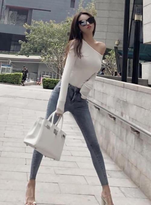 牛仔裤|紧身牛仔裤，休闲百搭展现纤细腰身，给人眼前一亮的感觉！