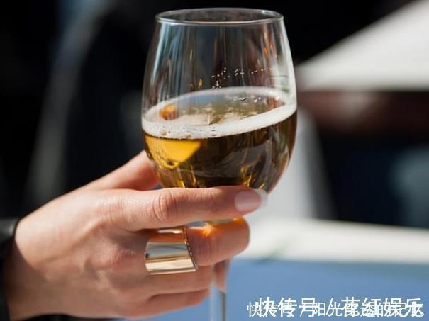 行为|加速男人衰老4个行为，如果你不改掉，你“衰老”速度会加剧