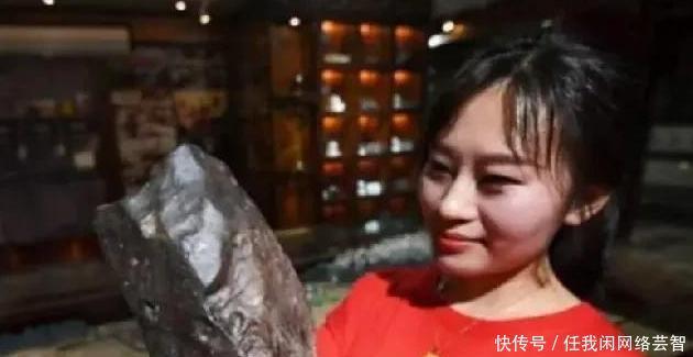 女孩 国家出价每克拉一万元悬赏陨石,女孩5年捡400公斤,一颗不卖