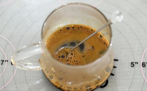  蛋白|入冬必备的甜点！焦糖饼干咖啡奶油蛋糕，爱上这香浓的美味