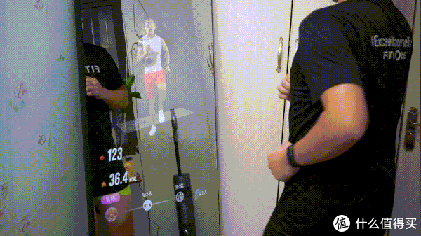 镜面|跑步装备周边 篇五十四:太极、冥想、燃脂、增肌、情侣合练、亲子互动...Fitmore智能健身镜深度测评