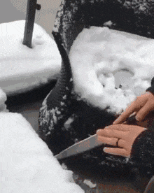 |搞笑GIF动图：阿姨，你是太开心了，假牙都掉了？