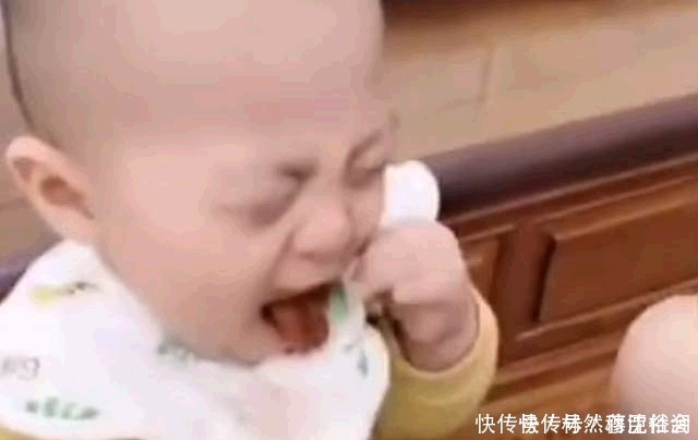 哄娃|亲爸套路娃吃药，让娃以为会是好吃的，结果喝下去的表情逗翻网友