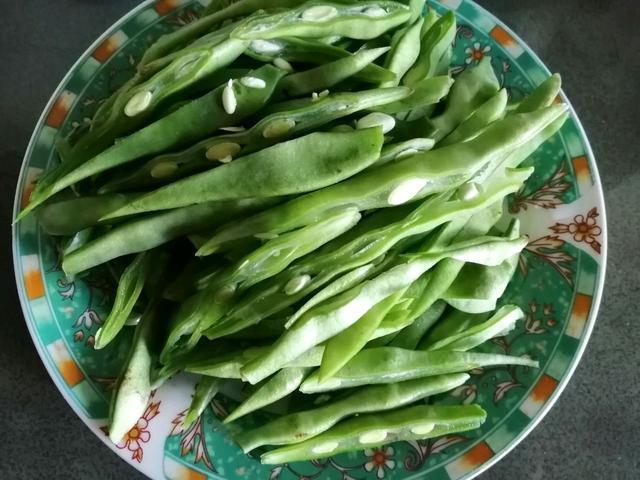 豆角丝|此菜2块钱1斤，孩子吃补钙健脑，保护视力，简单一炒，百吃不厌
