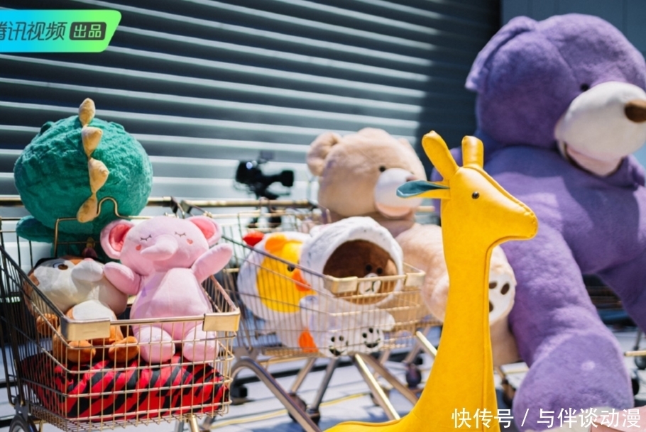 王嘉尔|新综艺《黑怕女孩》路透来袭,这位“红裤子女孩”我先押冠军了!