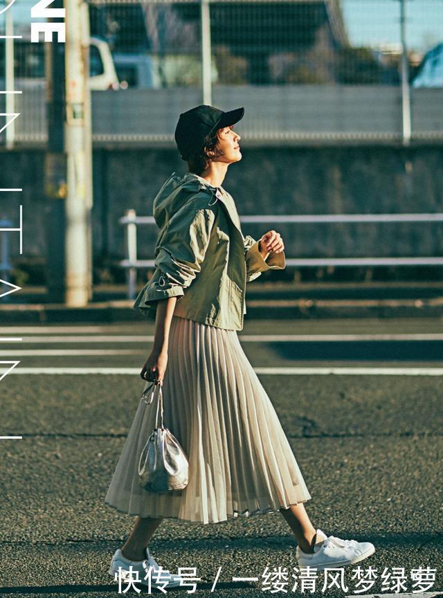 百褶裙时尚好看,3种不同风格搭配示范,你爱哪一种