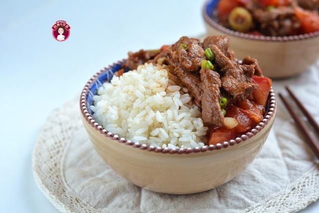 番茄|番茄牛肉饭早餐真豪横，10分钟轻松搞定，元气满满连午餐都有了