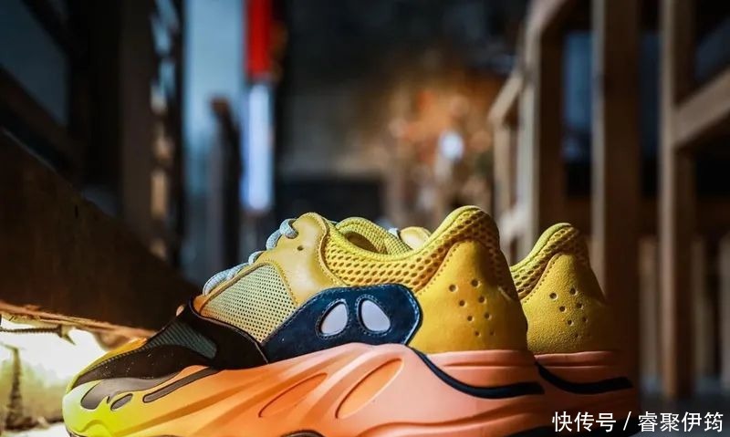 上脚效果超吸睛!“太阳”Yeezy 700 就要来了!