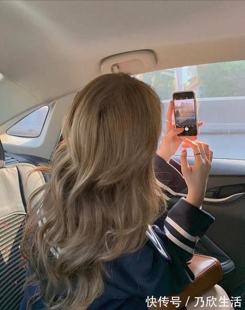 棕色 秋冬染发什么颜色更好看?2020流行这几种颜色,时髦又潮酷