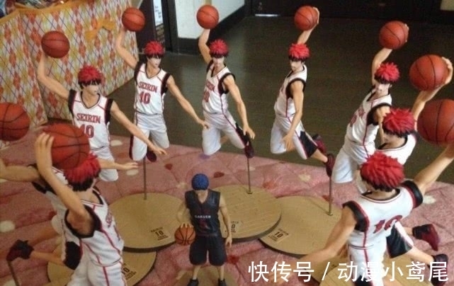 艾斯|用手辦來壓泡面,這是土豪行為,那你見過更“壕”的嗎?