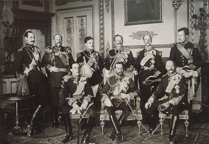 三帝同盟|德国宰相俾斯麦,是如何通过各种条约,把欧洲皇帝们耍得团团转的?