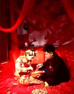 |搞笑gif段子:比奔驰宝马还霸气的车队有木有