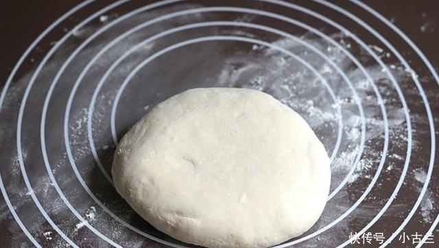 教你做有颗粒感的花卷,撒把芝麻当花边,满嘴留香还补钙