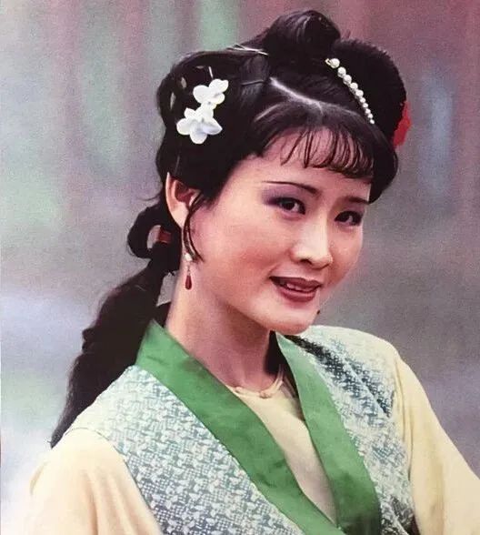 薛宝钗!贾宝玉的最后一梦:陪贾宝玉走到最后的女人是谁?