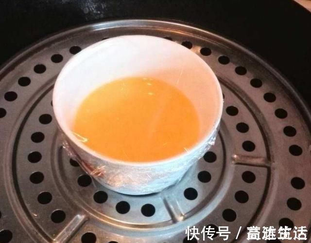 蒸鸡蛋|蒸鸡蛋加什么水？加多少水？用什么水蒸？方法和技巧都在这里