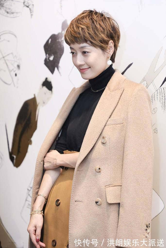 马尾辫 40岁女人头发不要剪太短,4款发型好看又显气质,合适过年用