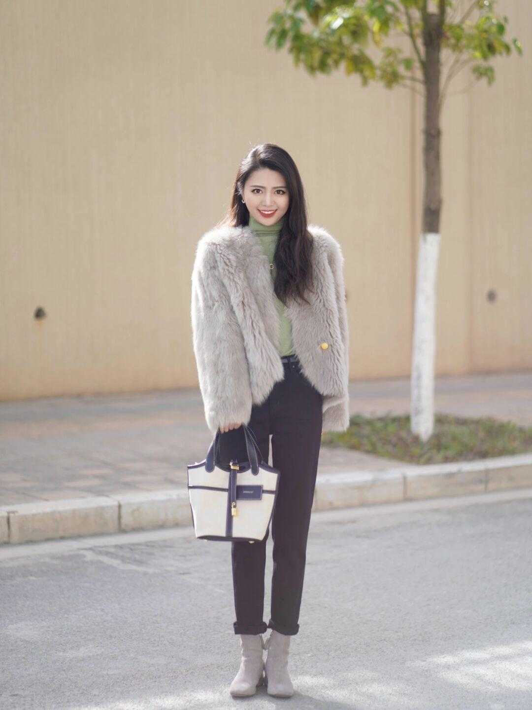 打底衫 临近新年!别再穿松垮无形的单品了!这几件干练又保暖的衣服,最好看