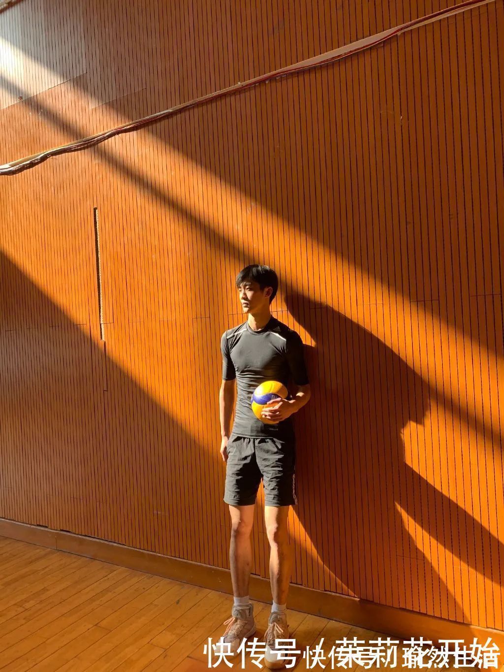 大长腿|190cm大长腿体育生，8块腹肌公狗腰，薄肌小奶狗满满少年感