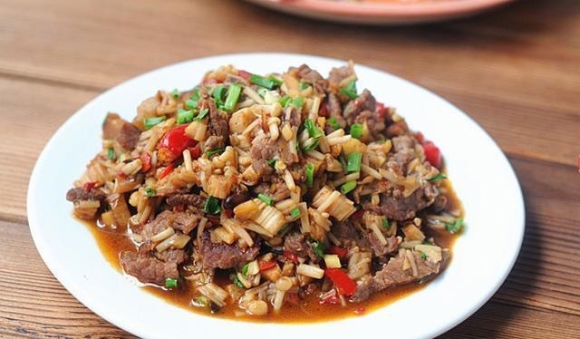 周末,给家人做一桌大餐,儿子乐坏了,老公却气鼓鼓,郁闷