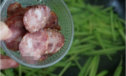  香肠|这菜是“小人参”，1块一斤，鲜嫩美味，我家三天两头吃