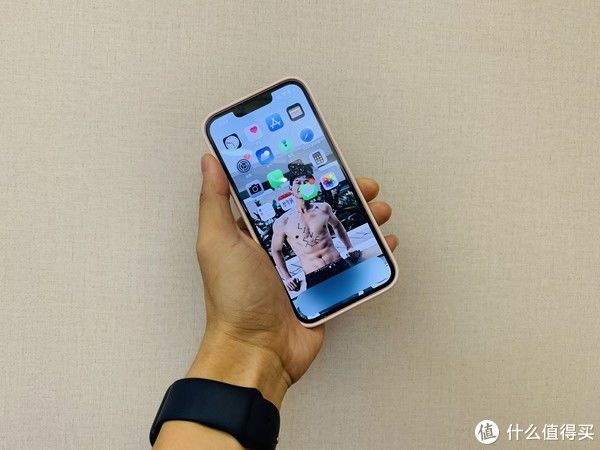 8p|给媳妇入手了一台猛男粉iPhone13