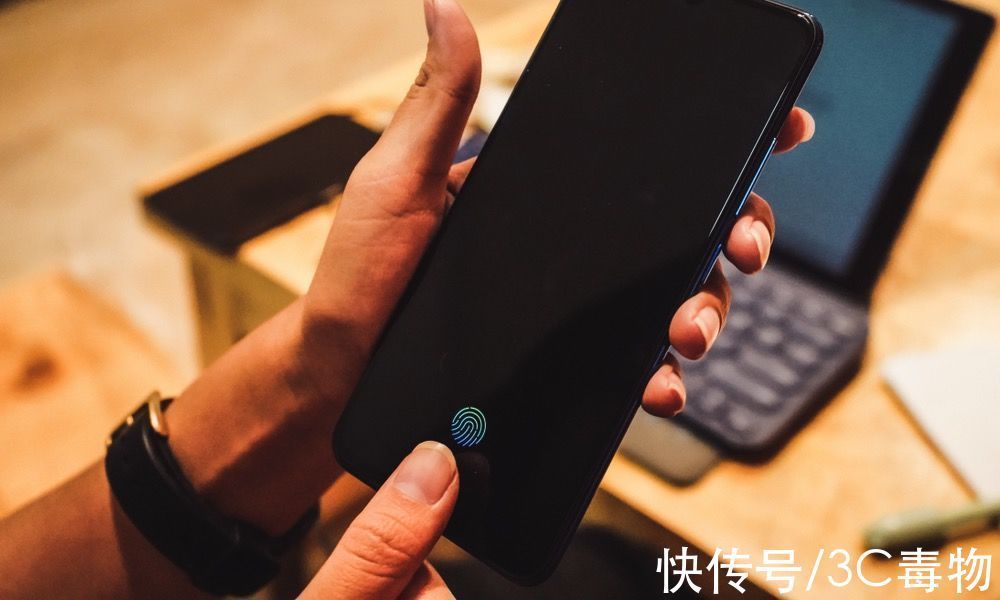 f苹果更大的惊喜来了!iPhone14、屏下指纹、折叠iPhone新进展汇总