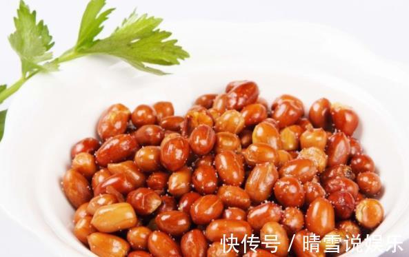 万万别直接炸花生米,多加这2步,做出来的花生米又香又脆!