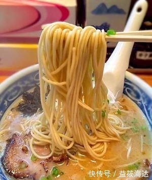 白醋|煮面条，你还在开水下锅？教你3个小妙招，面条好吃有筋道不粘锅