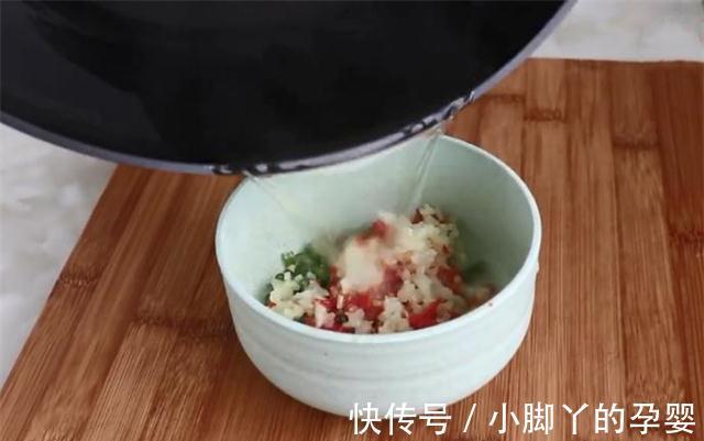 西葫芦下次不会再炒着吃了，教你一种新做法，比炒的好吃多了