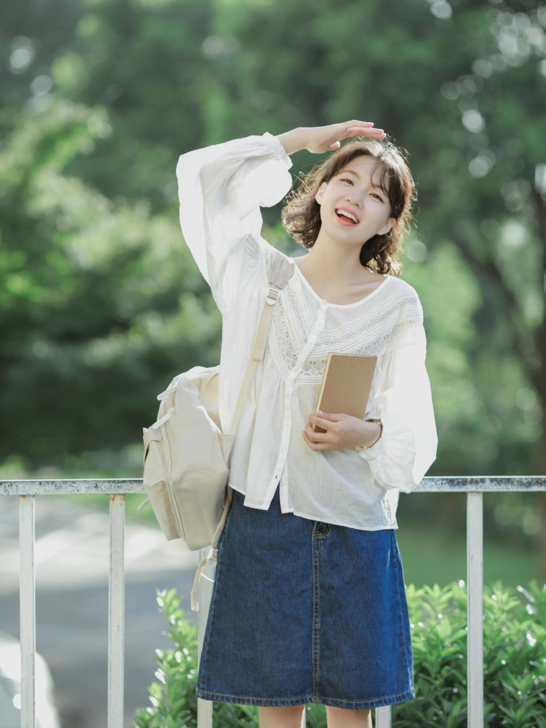 马甲+|小个子早秋穿搭指南！马甲+衬衫搭配休闲裤，穿起来少女感满分