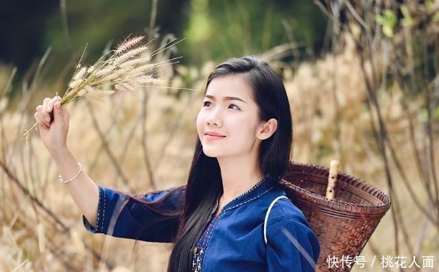 阿狗|故事:光棍在山洞与鼠对饮,三十年后青年丢下鼠躯:不枉相交一场