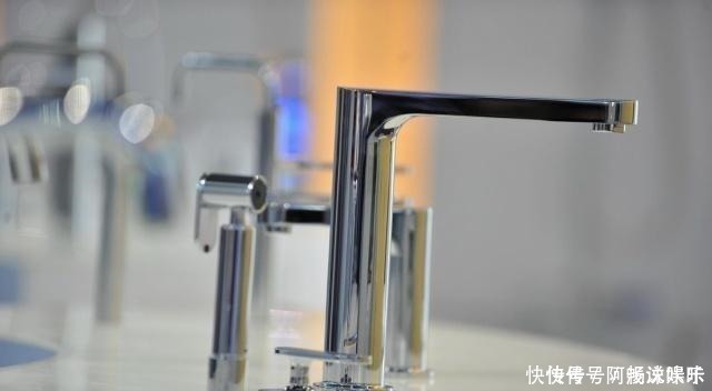 纯铜|水龙头选纯铜还是不锈钢听完做建材的亲戚建议后，庆幸没有选错！