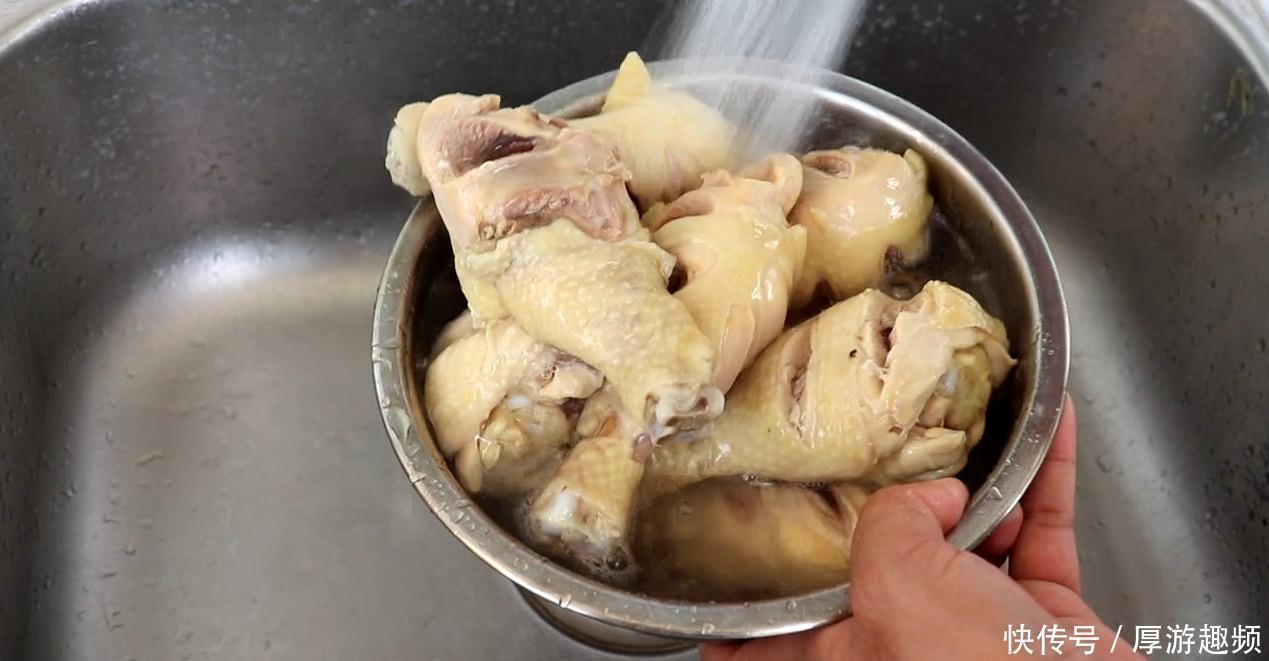 生姜片|鸡腿最好吃的做法,肉香软烂脱骨,一次做一大锅鸡腿不够吃