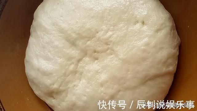 油炸|女儿想吃麻花，自己在家就可以做，淋上蜂蜜，香甜松软，太香了